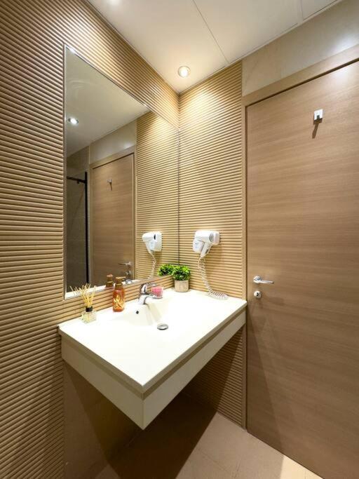 Luxury 2 Bedroom Apartment Бухарест Экстерьер фото